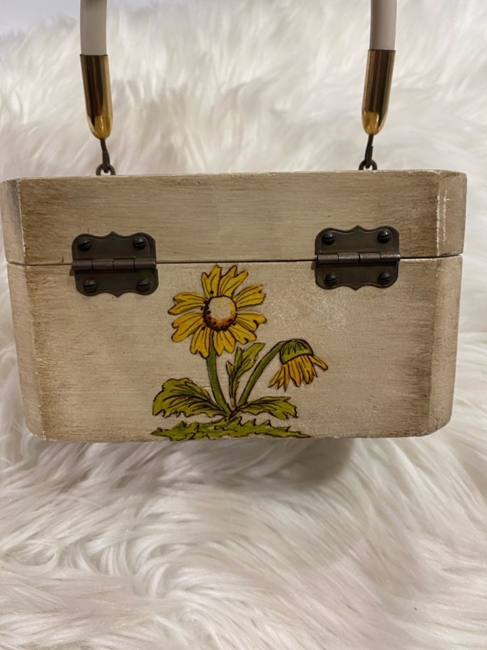Vintage Cream Floral wooden Box Handbag with Daisy Motif - Picture 5 of 11